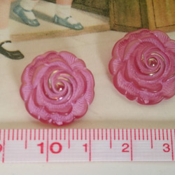 アンティークデザインのバラ型ボタン♪〜大小の2個セット〜ピンク 2枚目の画像