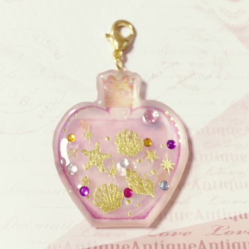 ゆめかわいい香水瓶♡キラキラチャーム イヤホンジャック