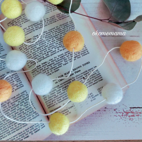 ミモザカラー。羊毛フェルトガーランド－春の誕生花2025 ガーランド