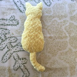 【猫型クッション】ジラフ柄/黄色猫 4枚目の画像