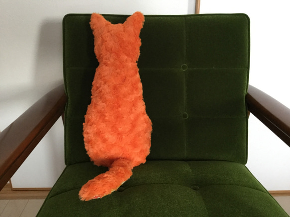 【猫型クッション】ドイリー・オレンジ/橙猫 2枚目の画像