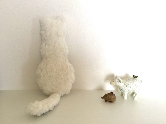 【猫のおもちゃ】くるくるボーダー・白 2枚目の画像