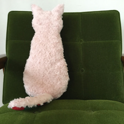 椿の猫クッション/淡ピンク 2枚目の画像