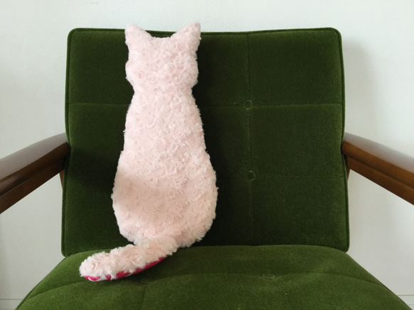 リボン柄の猫クッション・ピンク/淡ピンク 2枚目の画像