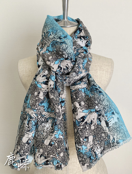 ゆるい猫と、ご近所仲間のリス柄のダブルガーゼショール（モノトーン＆ブルー系）