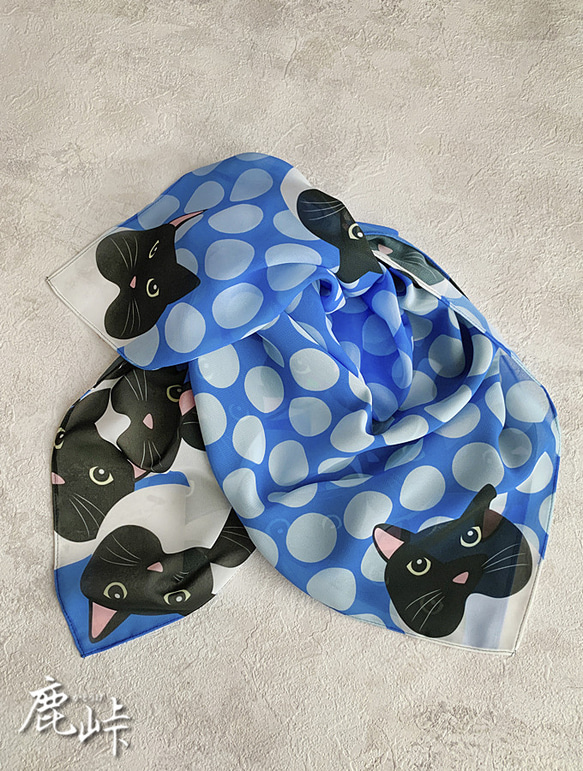 猫とドット柄のスカーフ70cm四方(ブルー系) 3枚目の画像