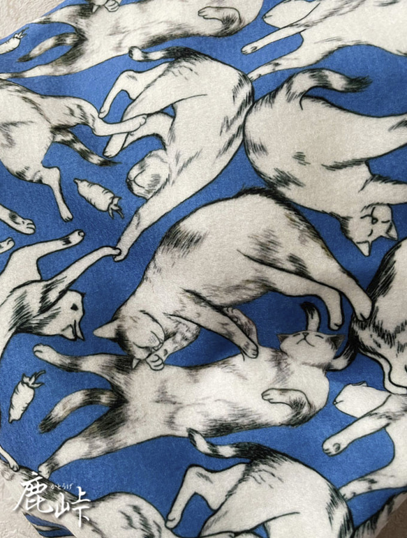 《再販》ミッチミチ猫柄 フリースネックウォーマー（ブルー系） 3枚目の画像
