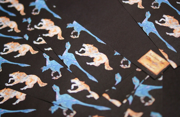 Wolf and Velociraptor - Wrapping paper 1枚目の画像