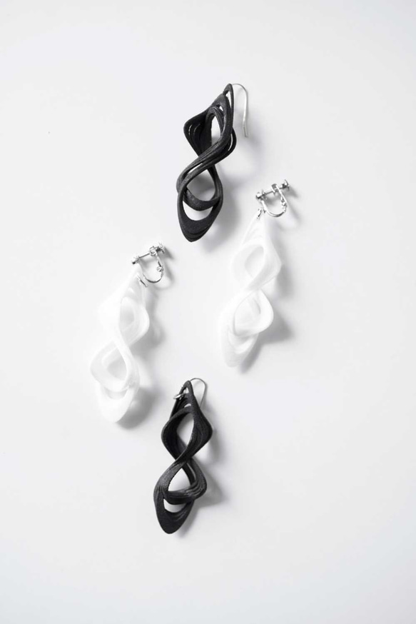 Eight Earrings white  エイトピアス　ホワイト 2枚目の画像