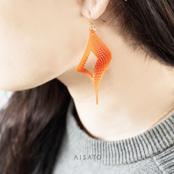 Open Square Earrings orange 第4張的照片