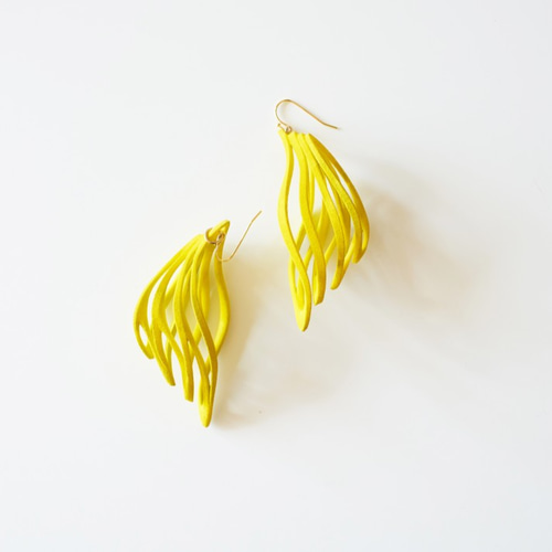 リボンモチーフピアス J-E241016（4週間発送） ピアス（スタッド・一粒  