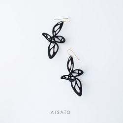 Dancing Butterfly Earring Black 第1張的照片