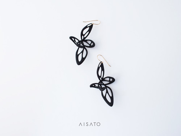 Dancing Butterfly Earring Black 第1張的照片