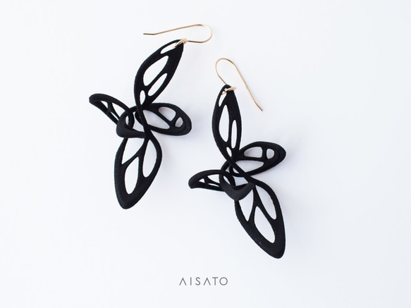 Dancing Butterfly Earring Black 第2張的照片