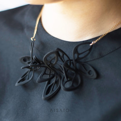 Dancing Butterfly Necklace Black 第4張的照片