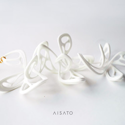 Dancing Butterfly Necklace White 第4張的照片