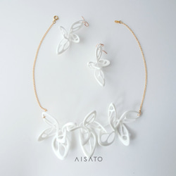 Dancing Butterfly Necklace White 第6張的照片