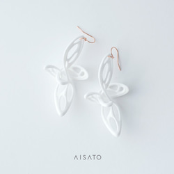 Dancing Butterfly Earring White 第2張的照片