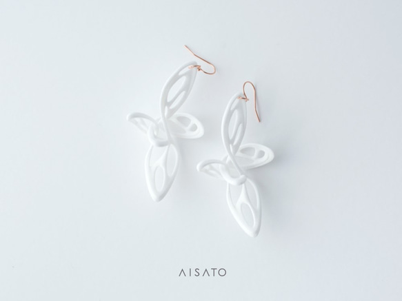 Dancing Butterfly Earring White 第2張的照片