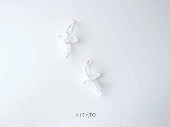 Dancing Butterfly Earring White 第3張的照片