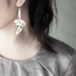 Dancing Butterfly Earring White 第1張的照片