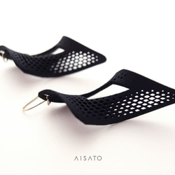 Open Square Earrings Black 第1張的照片