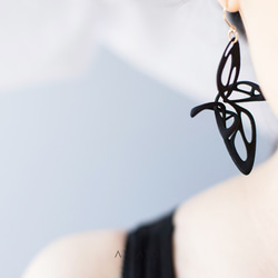 Dancing Butterfly Earringダンシングバタフライ　ピアス　レモンイエロー 4枚目の画像