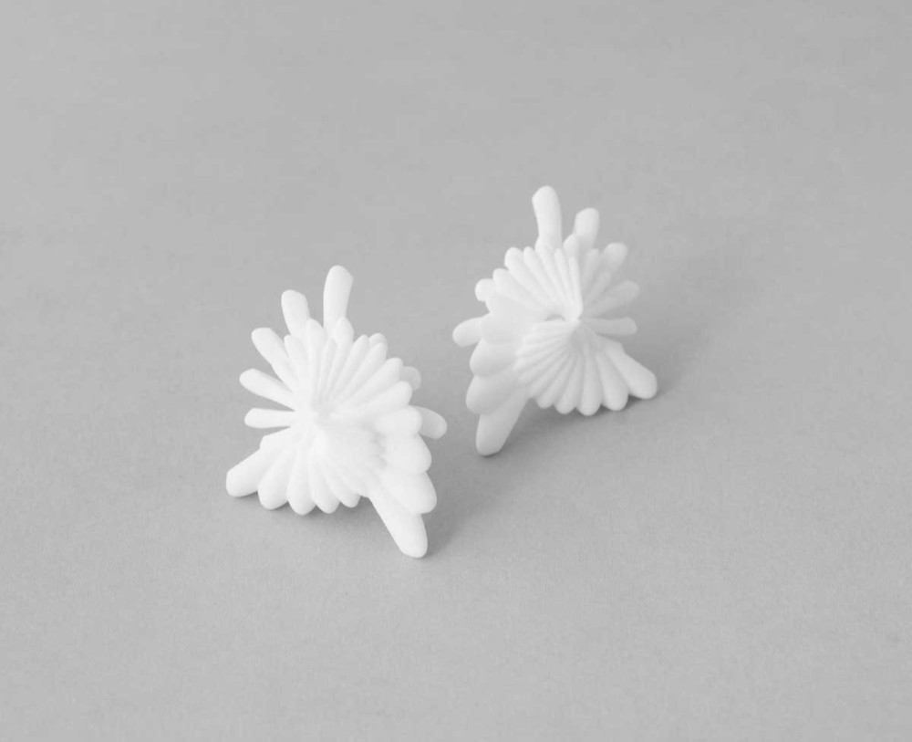 Spiral Earrings White スパイラルピアス　ホワイト