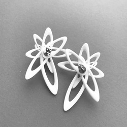 Lattice Earrings White 第5張的照片