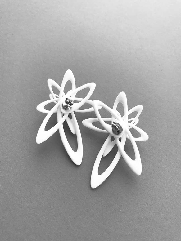 Lattice Earrings White 第5張的照片