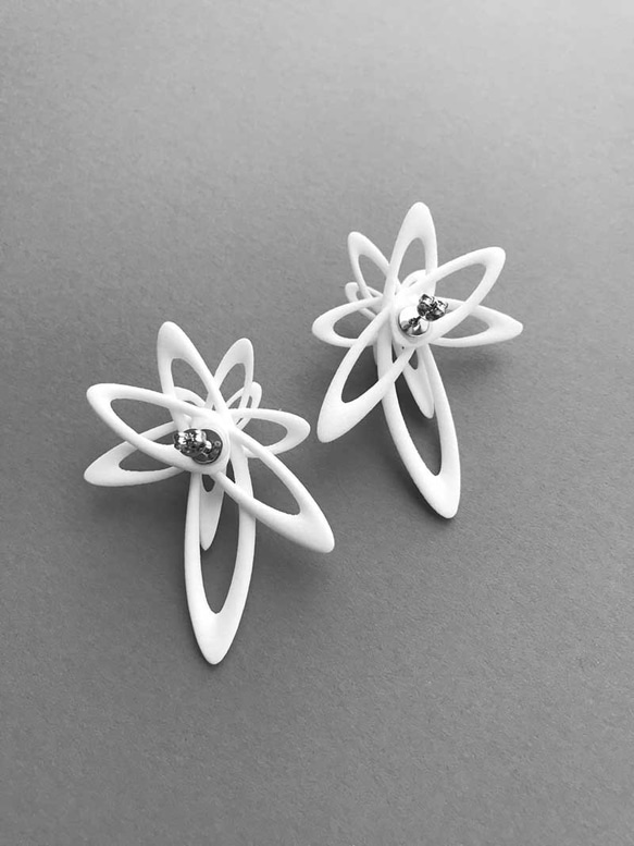 Lattice Earrings White 第6張的照片