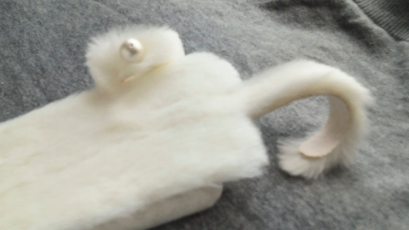 【雪色】猫のしっぽ iPhoneケース(お揃いコットンパールリング付き) 3枚目の画像