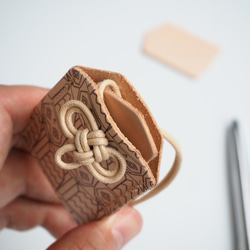 製作您自己的皮革護身符包 HUK（貓頭鷹）皮革 第5張的照片