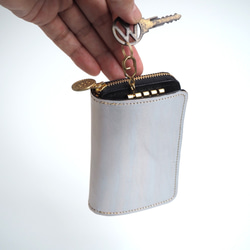 鑰匙錢包【小錢包+鑰匙包】（漆銀）牛皮緊湊型ILL-1190 第3張的照片