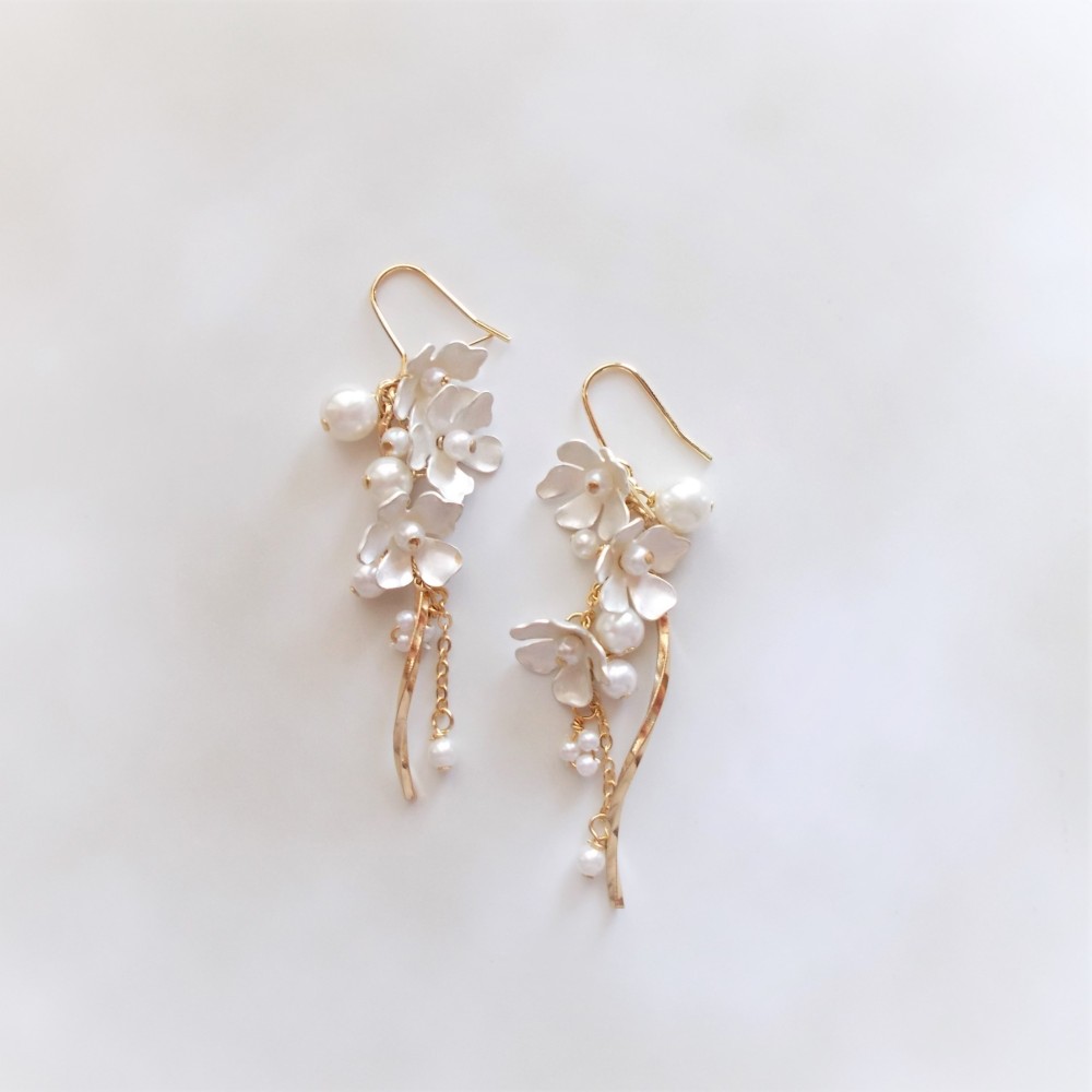 【wing bling】14K Jeanne 天然貝フラワーピアス 3種☆追跡付 wing bling】14K Jeanne 天然貝フラワーピアス 3種☆追跡付