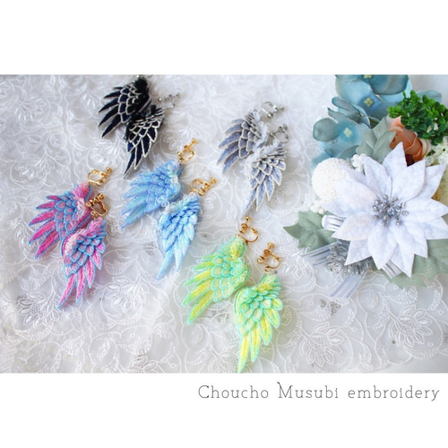 2月末お届け】立体刺繍/鳥の羽根＊翼イヤリング/ピアスmini＊カラス