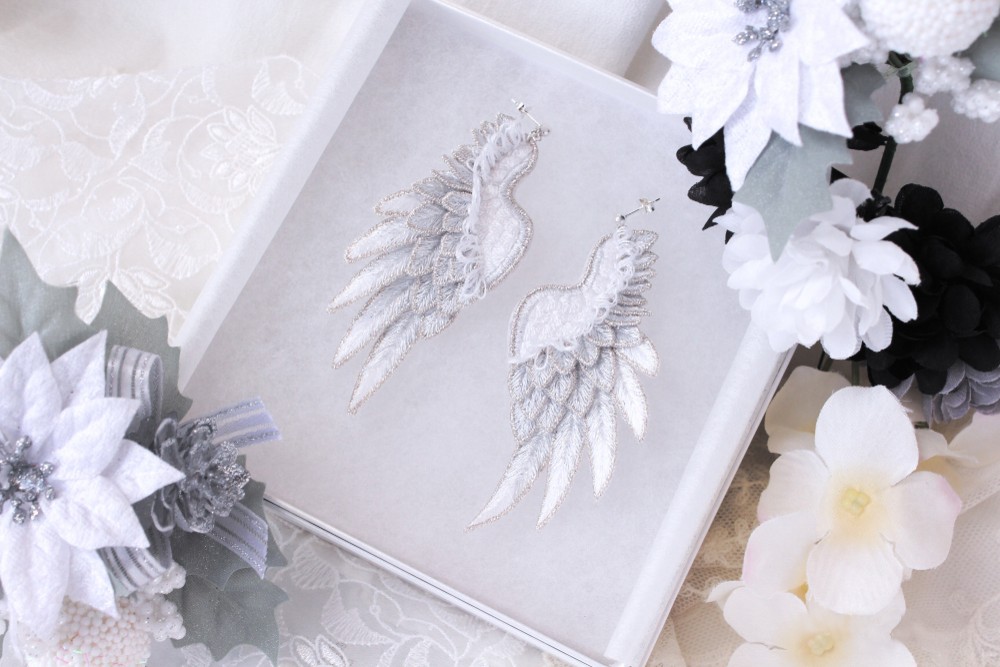 【冬季限定復刻】立体刺繍/鳥の羽根＊翼イヤリング/ピアス＊White