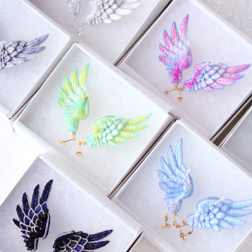 受注制作】立体刺繍/鳥の羽根＊翼イヤリング/ピアスmini ピアス 