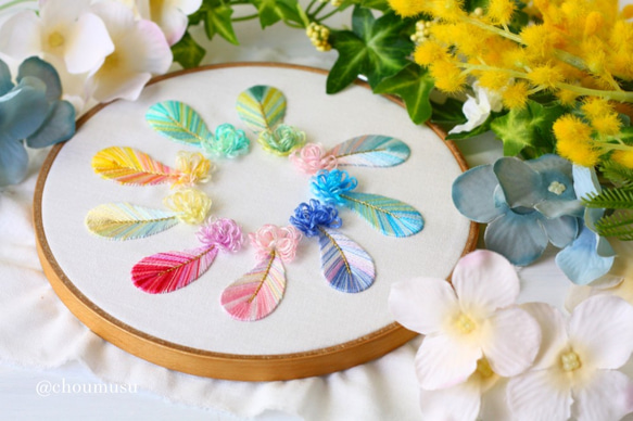 立体刺繍/鳥の一枚羽根＊Feather Brooch 3枚目の画像