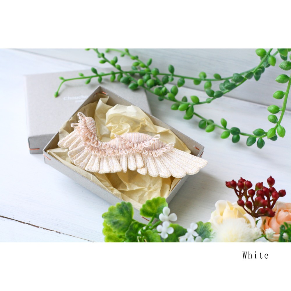 【受注制作】立体刺繍/鳥の片翼＊フクロウの刺繍ブローチ