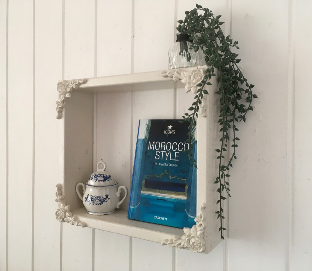 画鋲でO.K.!! アンティークウォールシェルフ  BOX飾り棚 木製 壁面収納 ミルキーホワイト 薔薇 バラ