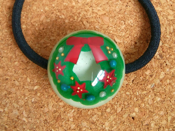 クリスマスリースのヘアゴム　蓄光 2枚目の画像