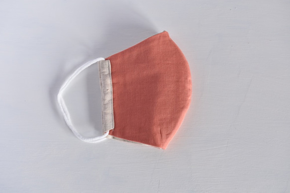 草木染め：国産ダブルガーゼの立体型の布マスク【ピンクxナチュラル】 2枚目の画像