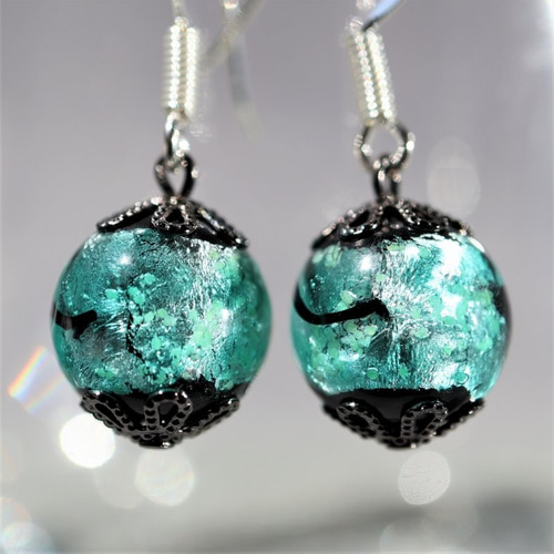 ほたる玉 ピアス とんぼ玉 silver925 光る ガラス工芸 緑 エメラルド