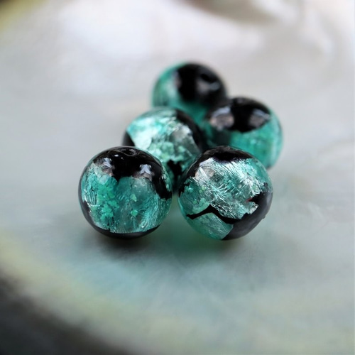 SOLD◇ハンドメイド ガラスピアス 爽やかグリーン 海 浮き玉カラー