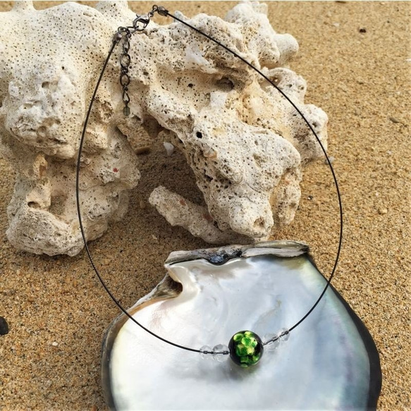 ネックレス ほたる玉 とんぼ玉 16mm シンプル ワイヤー ガラスビーズ 沖縄 琉球 工芸 フォレストグリーン 8枚目の画像