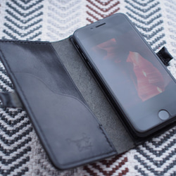 【はなっこ様オーダー】栃木レザー サドル　手帳型　iPhoneケース　七宝紋スタンピング　黒 2枚目の画像