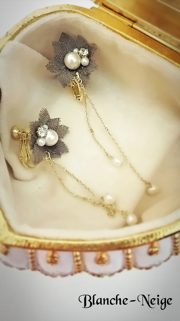 【SALE】布花と淡水パールのイヤリング(カーキ) 1枚目の画像