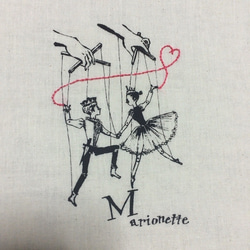 プチトートバッグ「 M 」（赤い刺繍入り） 3枚目の画像