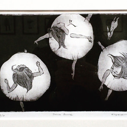 銅版画作品「Dance Dance」 2枚目の画像